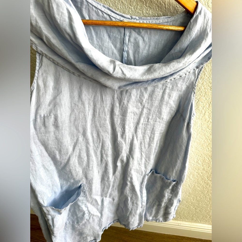 Light blue 100 percent linen tunic. L with pockets!